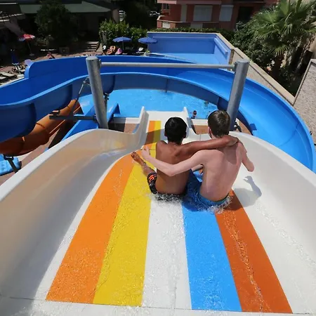 Hotel apartamentowy Almera Park 4*