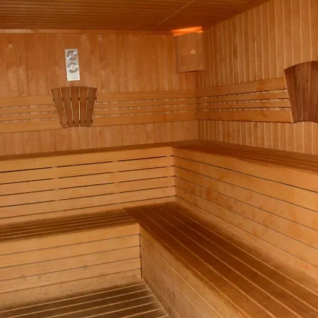 Almera Park Lägenhetshotell 4*