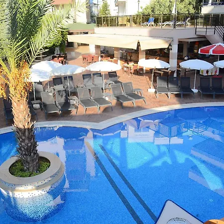 מלון דירות Almera Park 3*